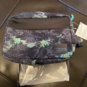 NWT Lululemon patch travel bag 5L - Rare Psychedelic Toile pattern!